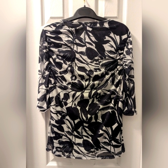 Cable & Gauge Monochrome Print Mesh Top With Ruching - Picture 4 of 5